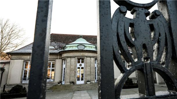 Blick auf ein Gästehaus in Potsdam, in dem AfD-Politiker nach einem Bericht des Medienhauses Correctiv im November an einem Treffen teilnahmen. Auch der bekannteste Vertreter der rechtsextremen Identitären Bewegung, Martin Sellner, war dabei.
