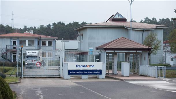 Joint Venture stellt Brennelemente her Blick auf ein Zugangstor vom Werk der Framatome - Advanced Nuclear Fuels GmbH.