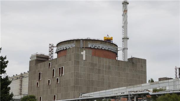 Moskau und Kiew werfen sich geplanten Anschlag auf AKW vor Blick auf einen Block des Kernkraftwerks Saporischschja.