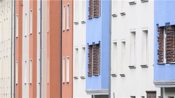 Mieter müssen Gebäudeversicherer Auskunft geben Blick auf Mehrfamilienhäuser in der Innenstadt.