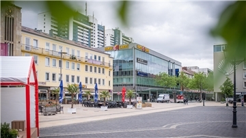 Blick aufs Hanse-Carré mit der Methadon-Ausgabestelle. 