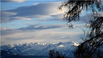Blick aufs Tennengebirge im österreichischen Bundesland Salzburg: Eine Familie mit drei Kindern aus Baden-Württemberg steckte im Tennengebirge in einem Altschneefeld fest.