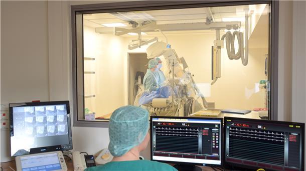 Blick in das Herzkatheterlabor im Ameos-Klinikum Mitte. Ameos hält die zweite Kardiologie für dringend erforderlich und will daran festhalten.