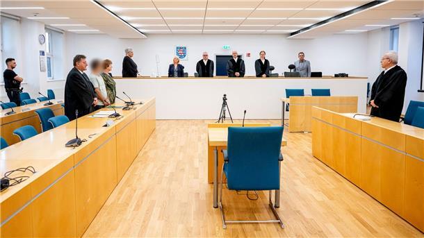 Blick in den Gerichtssaal: Ein 36-jähriger Bulgare soll Ende August vergangenen Jahres mit zwei gefüllten Benzinkanistern ein Mehrfamilienhaus in Apolda in Brand gesetzt haben.