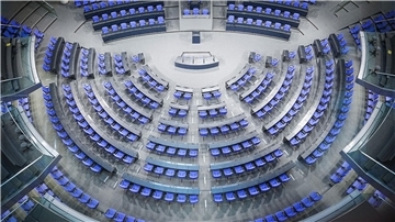 Blick in den Plenarsaal des Bundestags zu Beginn der Sitzungswoche. Mit der Wahlrechtsreform, die SPD, Grüne und FDP vorschlagen, soll der Bundestag auf seine Regelgröße schrumpfen.