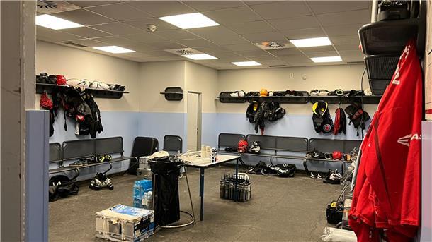 Blick in die Pinguins-Kabine in der Tipsport-Arena.