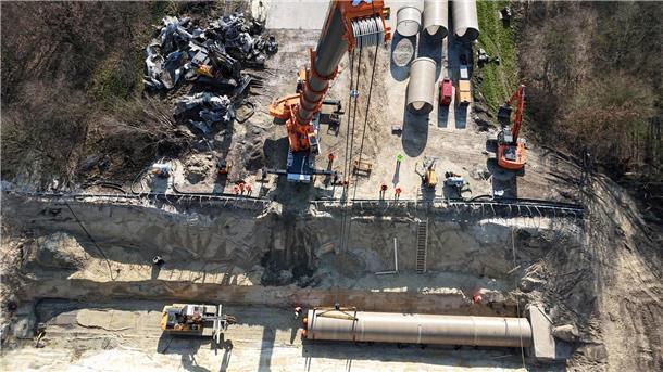Blick mit einer Drohne auf die A27-Baustelle.