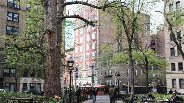 Blick vom gleichnamigen Platz auf das Washington Square Hotel.
