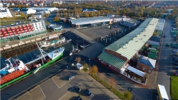 Blick vom Oberfeuer auf das Schaufenster Fischereihafen, einer Station der neuen Tour im „BremerhavenGuide“.