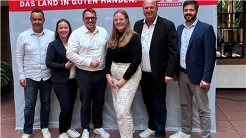 Blicken gespannt der Europawahl entgegen: (von links) Oliver Lottke, Corinna Lange, Tieme Woelken, Kristi Elle, Uwe Santjer und Daniel Schneider.