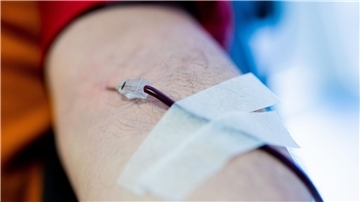 Blutspender dringend gesucht: In den Krankenhäuser in NRW werden die Blutkonserven knapp.