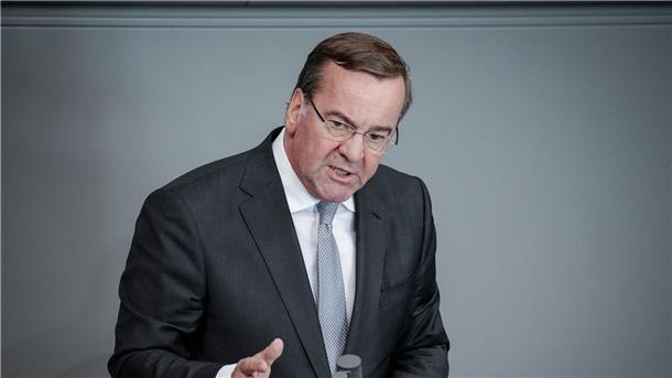 Boris Pistorius (SPD), Bundesminister der Verteidigung, spricht.