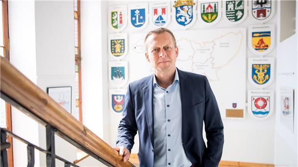 Inselbürgermeister kritisiert Regierung wegen Gas-Abkommen Borkums Inselbürgermeister, Jürgen Akkermann, wirft Bundesumweltminister Carsten Schneider widersprüchliche Aussagen zum Meeresschutz vor. (Archivbild)