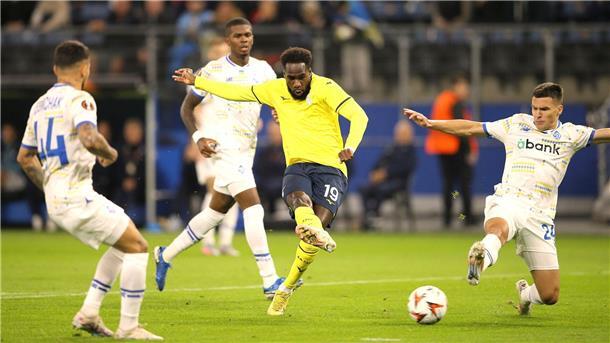 Dynamo Kiew verliert in Hamburg gegen Lazio Boulaye Dia trifft zum 1:0 für Lazio Rom gegen Dynamo Kiew im Volksparkstadion.