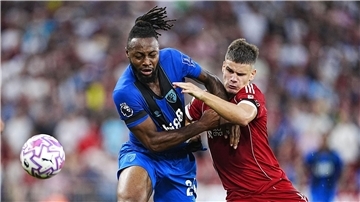 Bournemouths Antoine Semenyo (l) wurde im Spiel rassistisch diskriminiert.