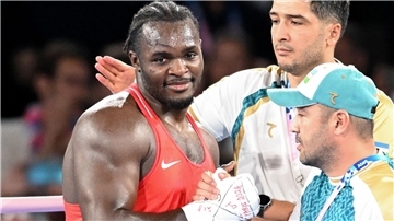 Boxer Nelvie Tiafack kann trotz des verpassten Finaleinzugs lächeln.