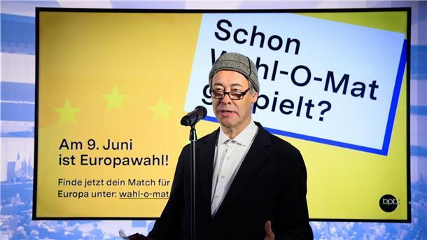 Wahl-O-Mat zur Europawahl startet bpb-Präsident Thomas Krüger in Berlin beim Start des Wahl-O-Mat zur Wahl des Europäischen Parlaments 2024.