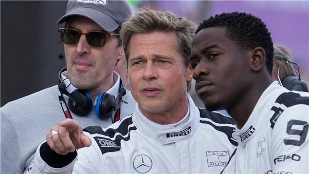 Fortsetzung für „F1“-Film? Das sagt Lewis Hamilton Brad Pitt (M) spielt in „F1“ den Mentor von Damson Idris.