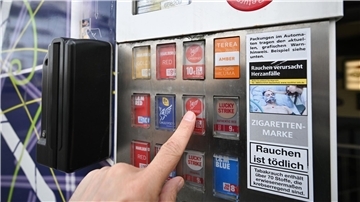 Branchenangaben zufolge werden in Deutschland circa 6 Prozent der Zigaretten über Automaten verkauft.