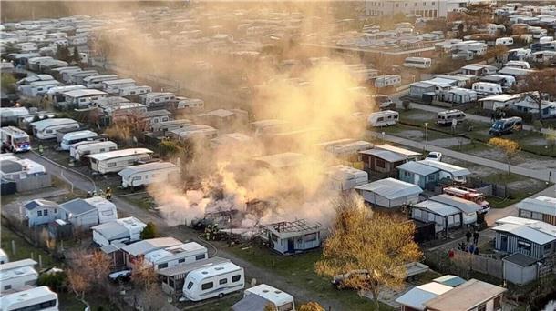 Erinnerung an Großbrand 2020: Wie sicher sind die Campingplätze in Cuxhaven? Brand auf der Campingfläche hinter dem Hotel Wernerwald in Sahlenburg: Sie haben für einen Großeinsatz der Feuerwehren gesorgt.