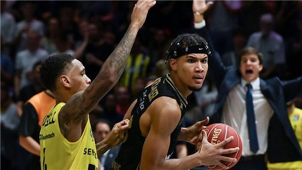 Tischler und Coplin bleiben in Ludwigsburg Brandon Tischler (r) spielt nächste Saison weiter für die MHP Riesen Ludwigsburg