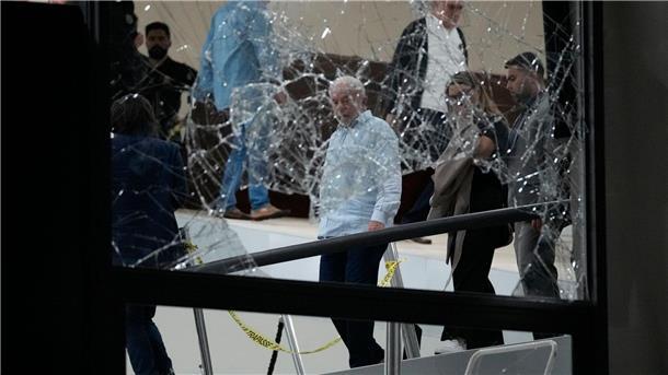 Brasília: Aufräumarbeiten nach Angriff auf Regierungsviertel Brasiliens Präsident Luiz Inacio Lula da Silva inspiziert den Planalto-Palast, nachdem dieser von Anhängern seines Vorgängers Jair Bolsonaro gestürmt wurde.