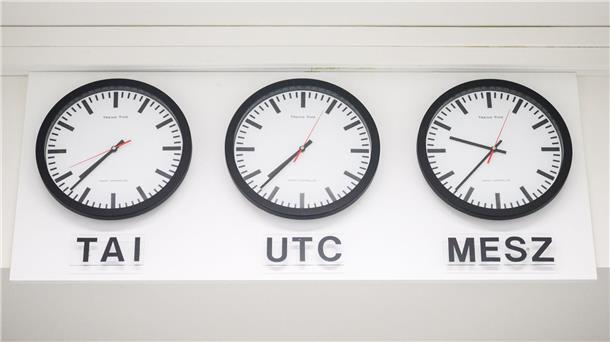 Uhren zurückgestellt - Deutschland wieder im Wintermodus Braunschweiger Experten kümmern sich um das richtige Zeitsignal. In Deutschland gilt bis Ende März wieder Winterzeit.