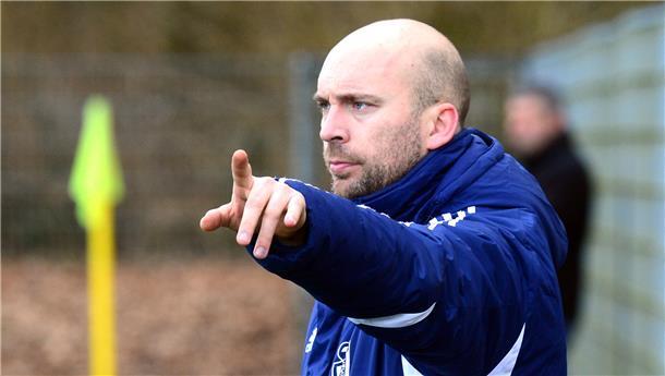 Bremen-Liga-Fußball mit der Leher TS gegen FC Union 60. Trainer Dennis Ley.