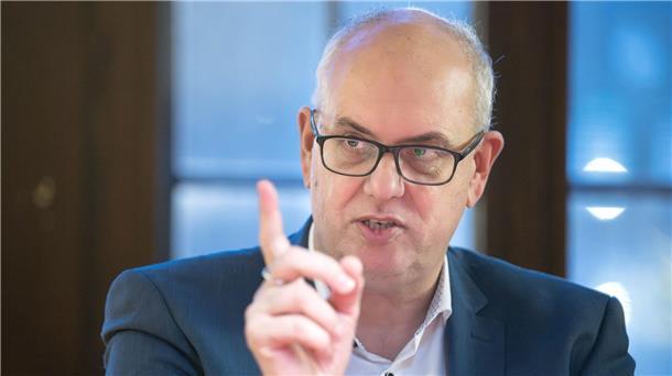 Bremens Regierungschef setzt auf Ja zu Finanzpaket Bremen wird wohl beim geplanten Finanzpaket mit historischen Milliardenkrediten zustimmen.