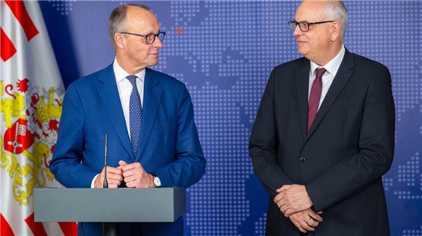 Bovenschulte: Migranten nicht zu Sündenböcken machen Bremens Bürgermeister Andreas Bovenschulte (r) warnt davor, die Probleme in den Städten allein auf die Migration zu reduzieren. (Archivbild)