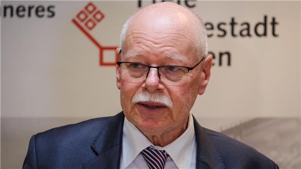 Bremen übernimmt Vorsitz der Innenministerkonferenz Bremens Innensenator Ulrich Mäurer (SPD) übernimmt den Vorsitz der Innenministerkonferenz - zum zweiten Mal in seiner Karriere. (Archivbild)