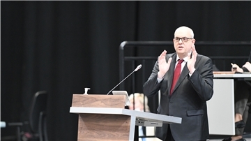 Bremens Regierungschef Andreas Bovenschulte hält eine Rede