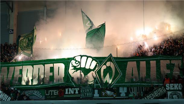 Umfrage: Soll es ein Rauchverbot im Weserstadion geben? Bremer Fans lassen gerne mal Rauch aufsteigen - nicht nur durch weitestgehend verbotene Pyrotechnik. Auch das Rauchen von Zigaretten im Weserstadion gehört für viele Fans dazu. Doch damit soll Schluss sein, finden die Bremer.