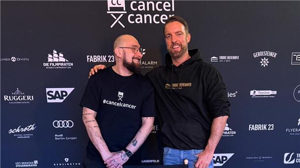 Bremerhaven auf dem roten Teppich: Arthur Schäfer und Dennis Holstein beim Charity-Event „Cancel Cancer“ zur Berlinale in Berlin