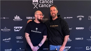 Bremerhaven auf dem roten Teppich: Arthur Schäfer und Dennis Holstein beim Charity-Event „Cancel Cancer“ zur Berlinale in Berlin