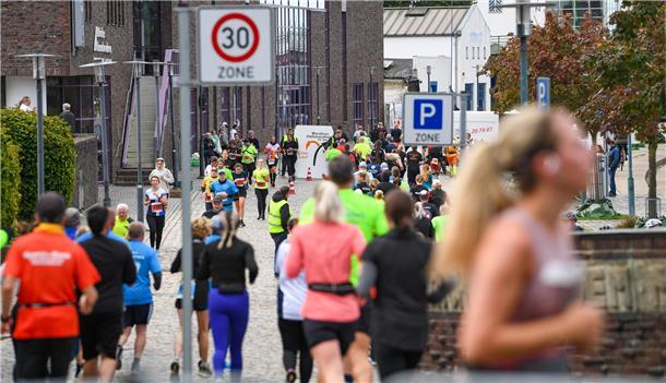Cellist aus Basel gelingt Meisterstück und gewinnt Bremerhaven-Marathon Bremerhaven erkunden beim City-Marathon von und zur Stadthalle.