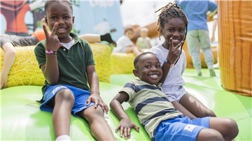 Bremerhaven feiert das Leben – mit glücklichen Kindern und buntem Programm.