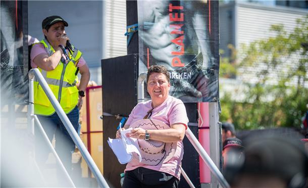 Bremerhaven feiert seinen zweiten Christopher-Street-Day mit einer Parade quer d...