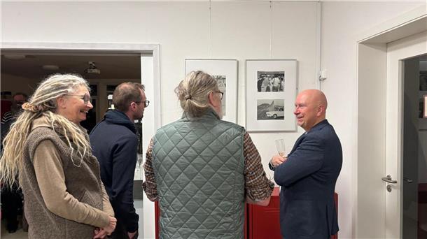 Bremervördes Bürgermeister Michael Hannebacher gehörte zu den Gästen der Vernissage.