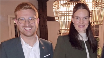 Bremervördes Ortsbürgermeister Dirk-Frederik Stelling und die CDU-Bundestagskandidatin Vanessa Kim Zobel stehen mit dem Landtagsabgeordneten Dr. Marco Mohrmann den Bürgern Rede und Antwort.