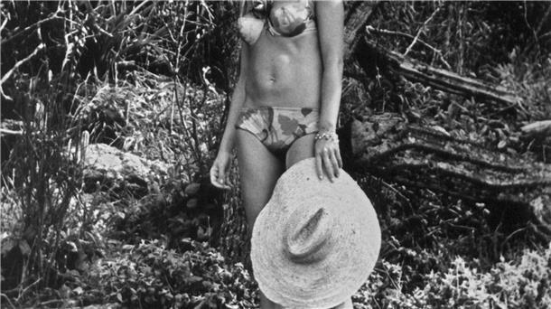 Brigitte Bardot, damalige Schauspielerin, steht während eines Badeurlaubs in der Bucht von Buzios. (Archivfoto)