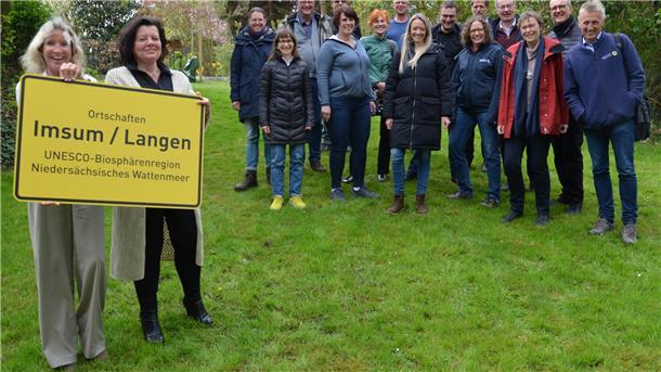 Britta Murawski und Gabi Kasten (von links) gaben der UNESCO-Kommission einen Einblick in die nachhaltigen Projekte in Geestland.