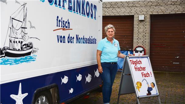 Britta Sternberg, Fischhändlerin aus Donnern, freut sich, künftig auch wieder auf dem Spadener Wochenmarkt ihre Waren anbieten zu dürfen.