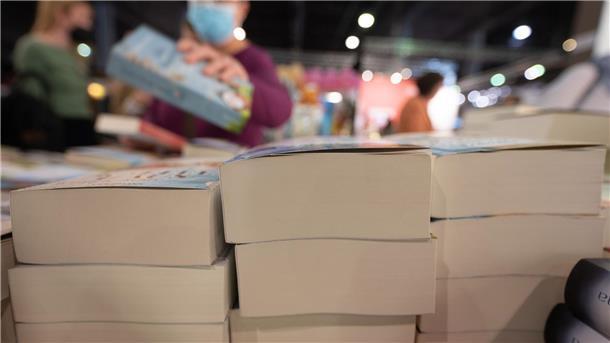 Bücher stehen auf der Frankfurter Buchmesse im Mittelpunkt. 2025 werden die Philippinen Gastland.