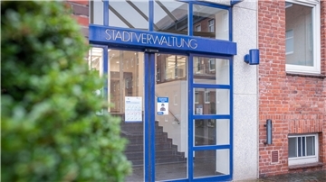 Bürger und Medien dürfen an nichtöffentlichen Sitzungen der Stadtverordnetenversammlung nicht teilnehmen - aber dürfen es Magistratsbedienstete und Personalräte? 