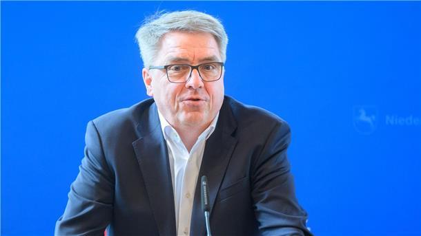 Bürokratie? Heißt laut Krogmann vor allem: mehr Personal, mehr Aufwand. Jetzt fordert er radikale Schritte. (Archivbild)