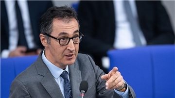 Özdemir fordert Verschiebung der EU-Entwaldungsverordnung Bundesagrarminister Cem Özdemir (Grüne) fordert eine angemessene Vorbereitung der Wirtschaft auf die EU-Entwaldungsverordnung.