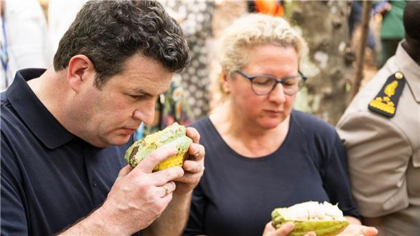 Bundesarbeitsminister Heil und Bundesentwicklungsministerin Schulze besuchen Ghana und die Elfenbeinküste.