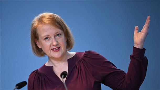 Kindergrundsicherung: Beamtenstellen sorgen für Streit Bundesfamilienministerin Lisa Paus: „Wir ermöglichen durch Digitalisierung, dass Familien aktiv angesprochen werden, wenn sie eben Anspruch haben auf zusätzliche Leistungen.“