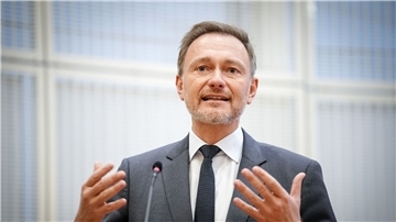 Bundesfinanzminister Christian Lindner (FDP) gibt ein Pressestatement in Berlin.